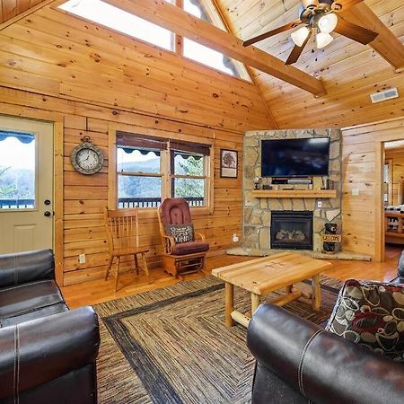 Spacious Smokies Cabin - Hot Tub With Mountain Views Gatlinburg Exteriér fotografie
