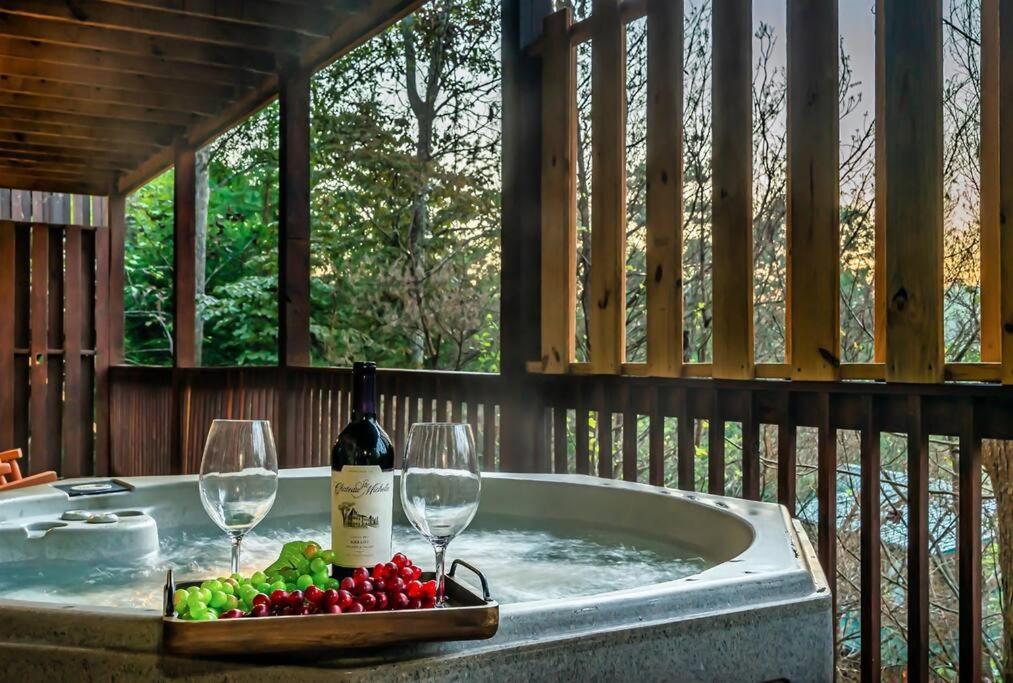 Spacious Smokies Cabin - Hot Tub With Mountain Views Gatlinburg Exteriér fotografie