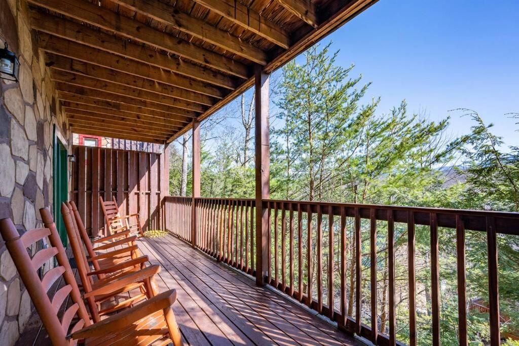 Spacious Smokies Cabin - Hot Tub With Mountain Views Gatlinburg Exteriér fotografie