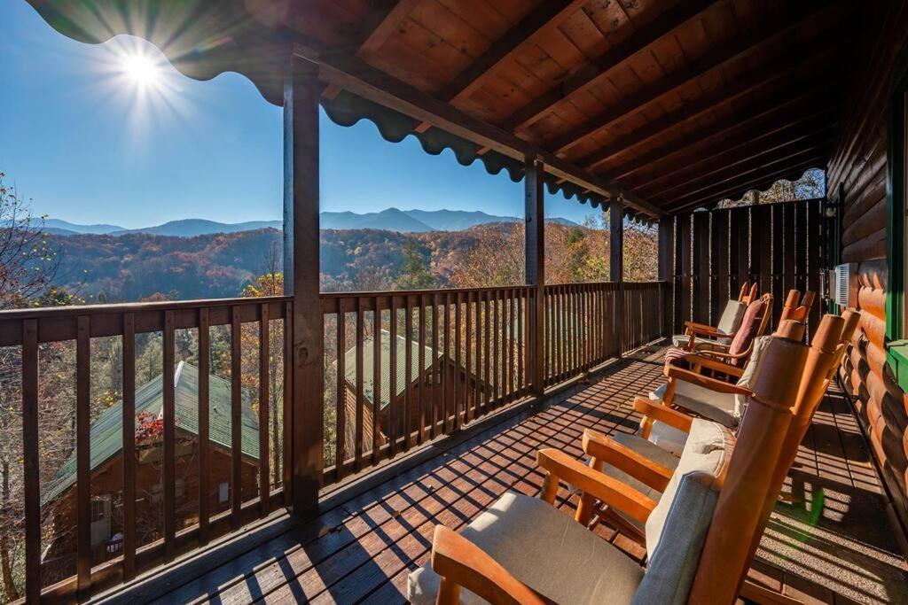 Spacious Smokies Cabin - Hot Tub With Mountain Views Gatlinburg Exteriér fotografie