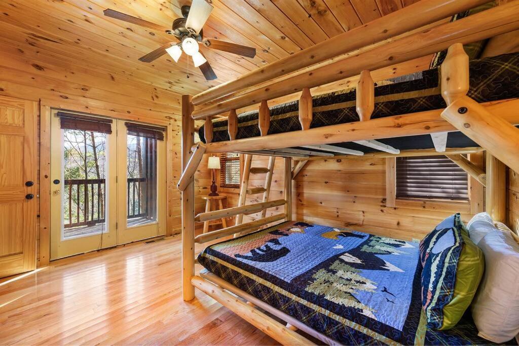 Spacious Smokies Cabin - Hot Tub With Mountain Views Gatlinburg Exteriér fotografie