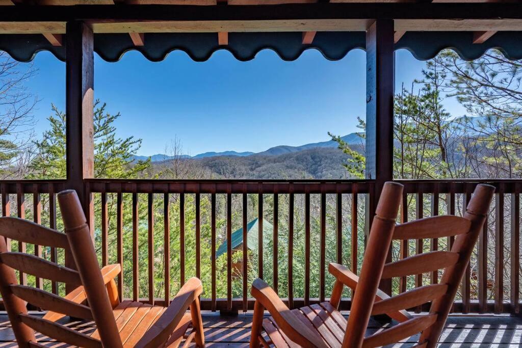 Spacious Smokies Cabin - Hot Tub With Mountain Views Gatlinburg Exteriér fotografie
