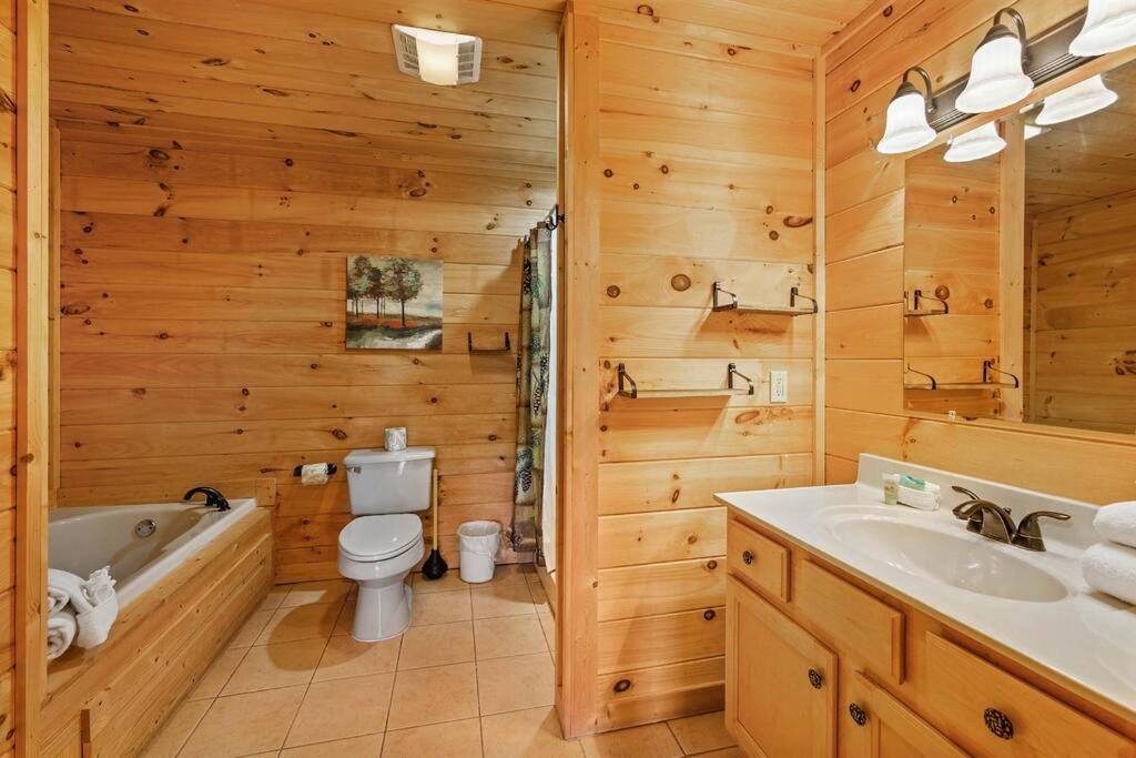 Spacious Smokies Cabin - Hot Tub With Mountain Views Gatlinburg Exteriér fotografie