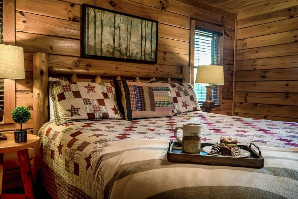 Spacious Smokies Cabin - Hot Tub With Mountain Views Gatlinburg Exteriér fotografie
