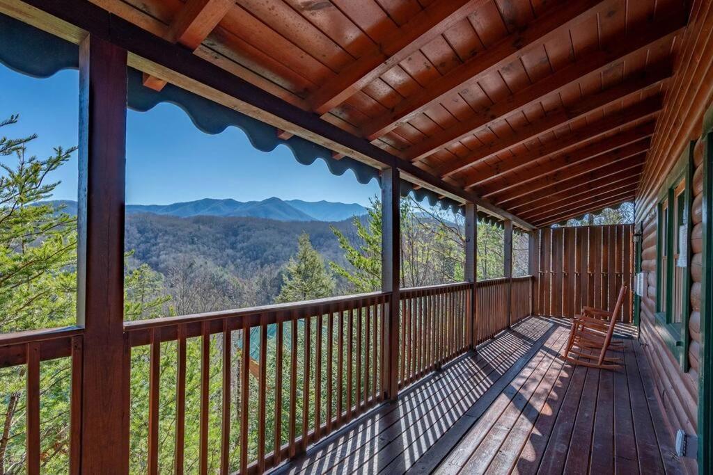 Spacious Smokies Cabin - Hot Tub With Mountain Views Gatlinburg Exteriér fotografie