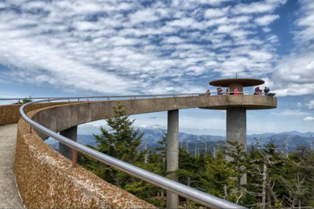 Spacious Smokies Cabin - Hot Tub With Mountain Views Gatlinburg Exteriér fotografie
