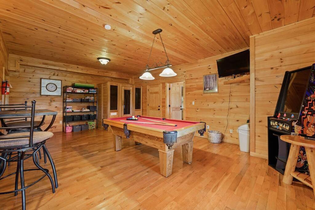 Spacious Smokies Cabin - Hot Tub With Mountain Views Gatlinburg Exteriér fotografie