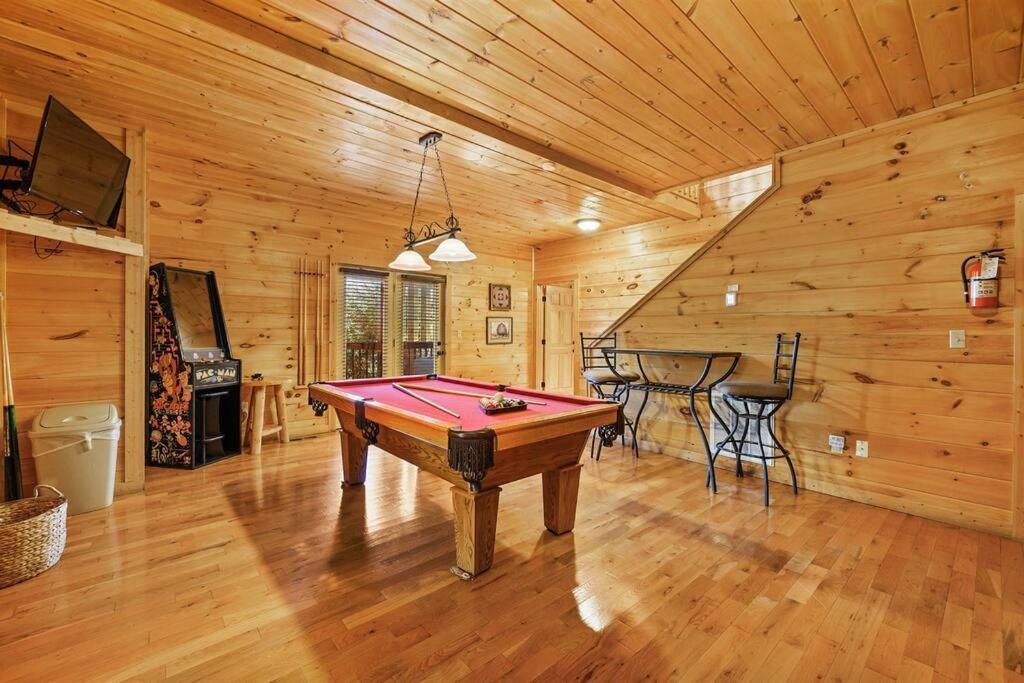 Spacious Smokies Cabin - Hot Tub With Mountain Views Gatlinburg Exteriér fotografie