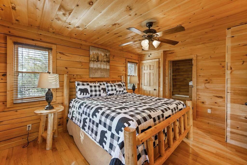 Spacious Smokies Cabin - Hot Tub With Mountain Views Gatlinburg Exteriér fotografie