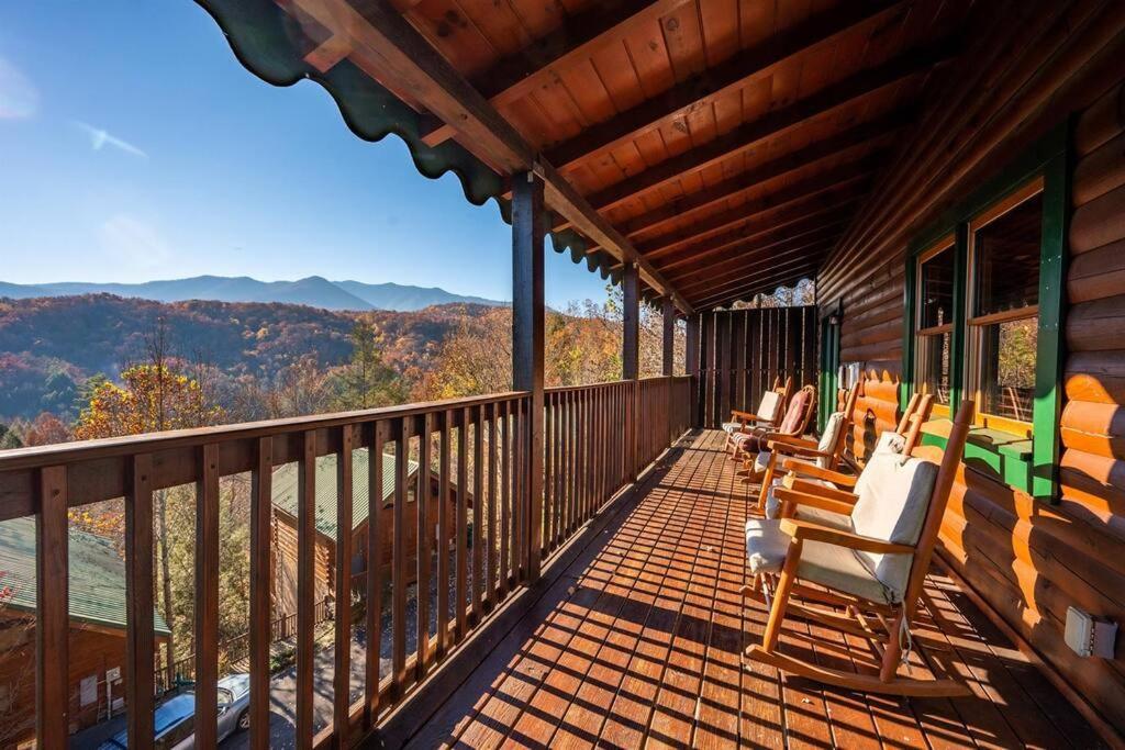 Spacious Smokies Cabin - Hot Tub With Mountain Views Gatlinburg Exteriér fotografie