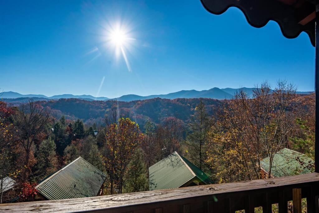 Spacious Smokies Cabin - Hot Tub With Mountain Views Gatlinburg Exteriér fotografie