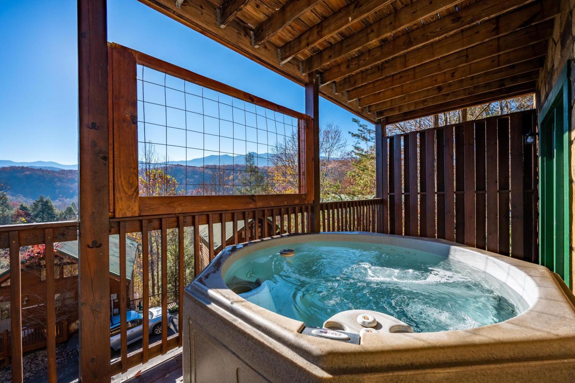 Spacious Smokies Cabin - Hot Tub With Mountain Views Gatlinburg Exteriér fotografie