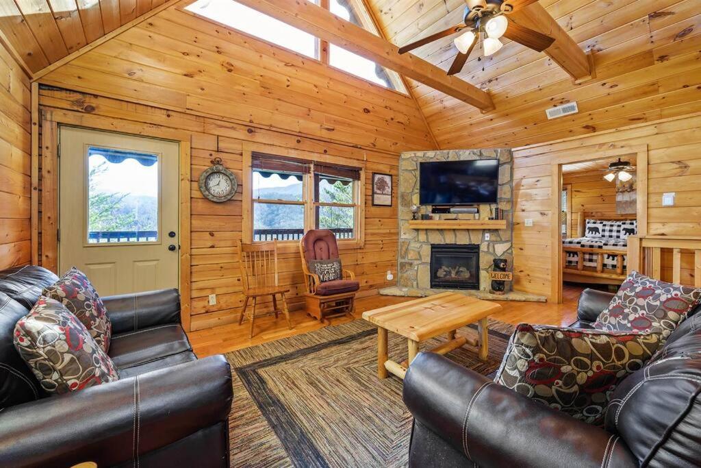 Spacious Smokies Cabin - Hot Tub With Mountain Views Gatlinburg Exteriér fotografie